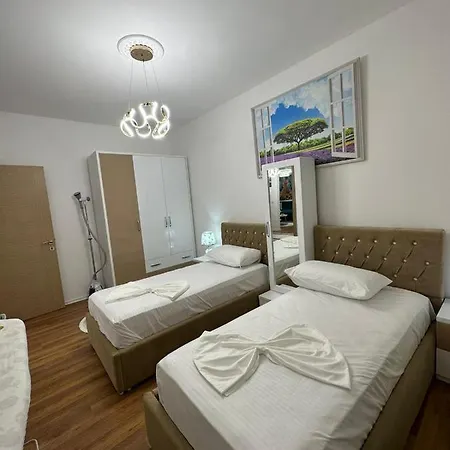 Cosy 2br Near Airport - Self Check-in 24hr Daire