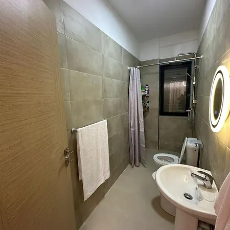 Cosy 2br Near Airport - Self Check-in 24hr Tiran