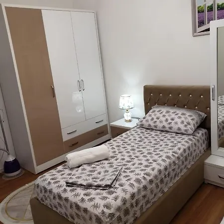 Cosy 2br Near Airport - Self Check-in 24hr Daire *