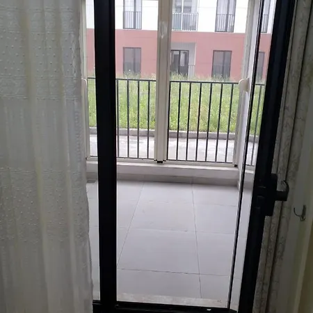 Cosy 2br Near Airport - Self Check-in 24hr Apartment