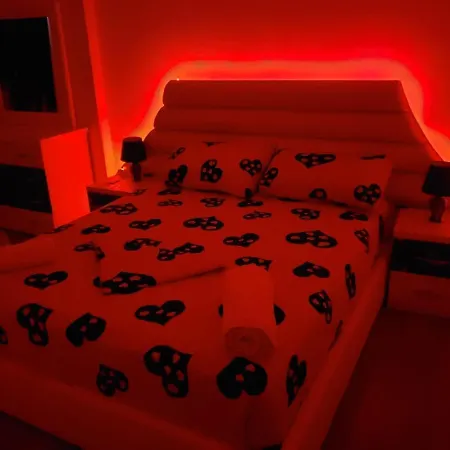 Cosy 2br Near Airport - Self Check-in 24hr Lägenhet *