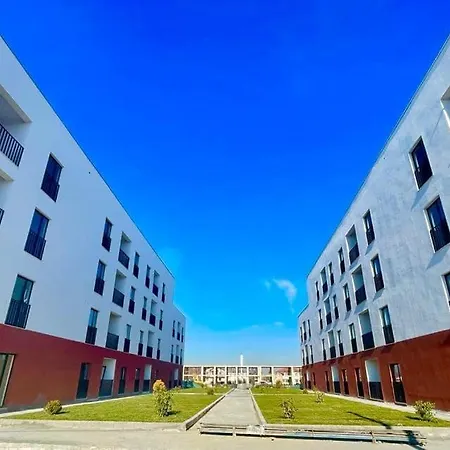 Cosy 2br Near Airport - Self Check-in 24hr アパート