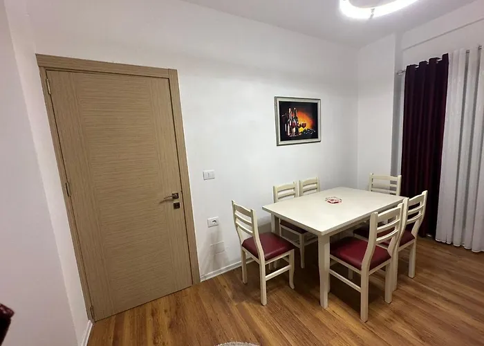 Cosy 2br Near Airport - Self Check-in 24hr Apartment Tirana