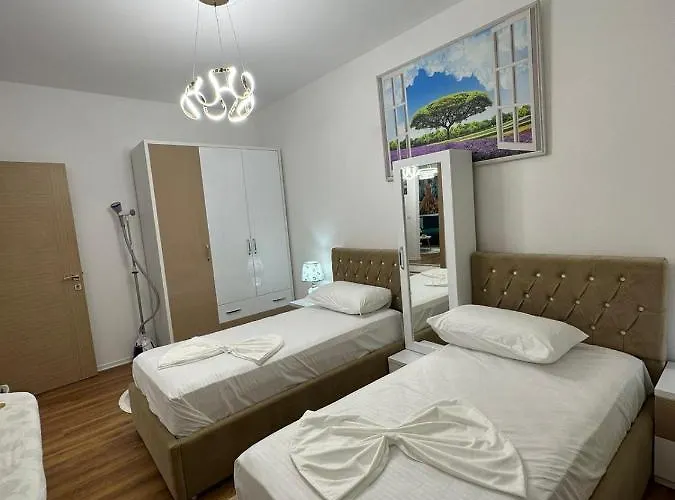 Cosy 2br Near Airport - Self Check-in 24hr Apartment