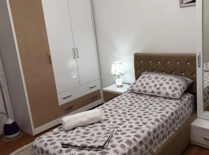 Cosy 2br Near Airport - Self Check-in 24hr Lägenhet *