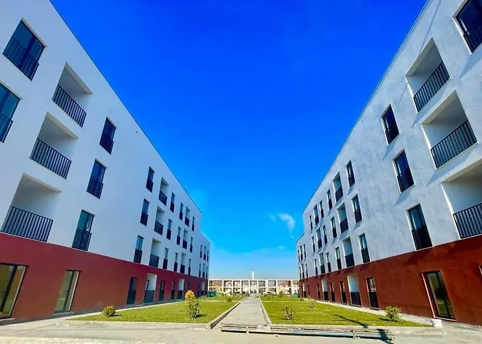 Cosy 2br Near Airport - Self Check-in 24hr Lägenhet